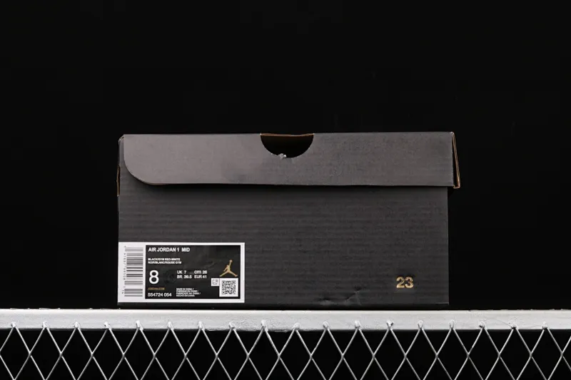 All categories Air Jordan Jordan series basketball shoes Air Jordan 1 Mid special price G version pure original Air Jordan 1 Mid AJ1 Joe 1 Xiaoban wear 554724-054